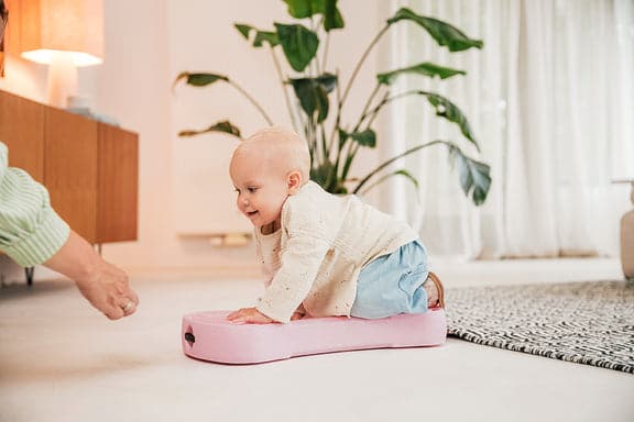 MYFIRST-ROSE-GIRL-CASTERBOARD_5160_576x384