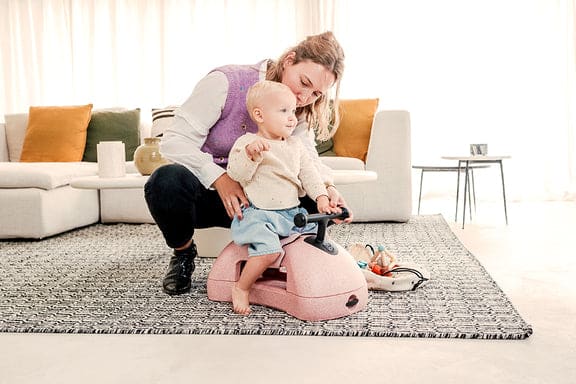 MYFIRST-ROSE-GIRL_MOM_8357_576x384